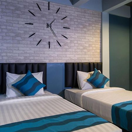 Amity Poshtel Vandrarhem Krabi town Exteriör bild