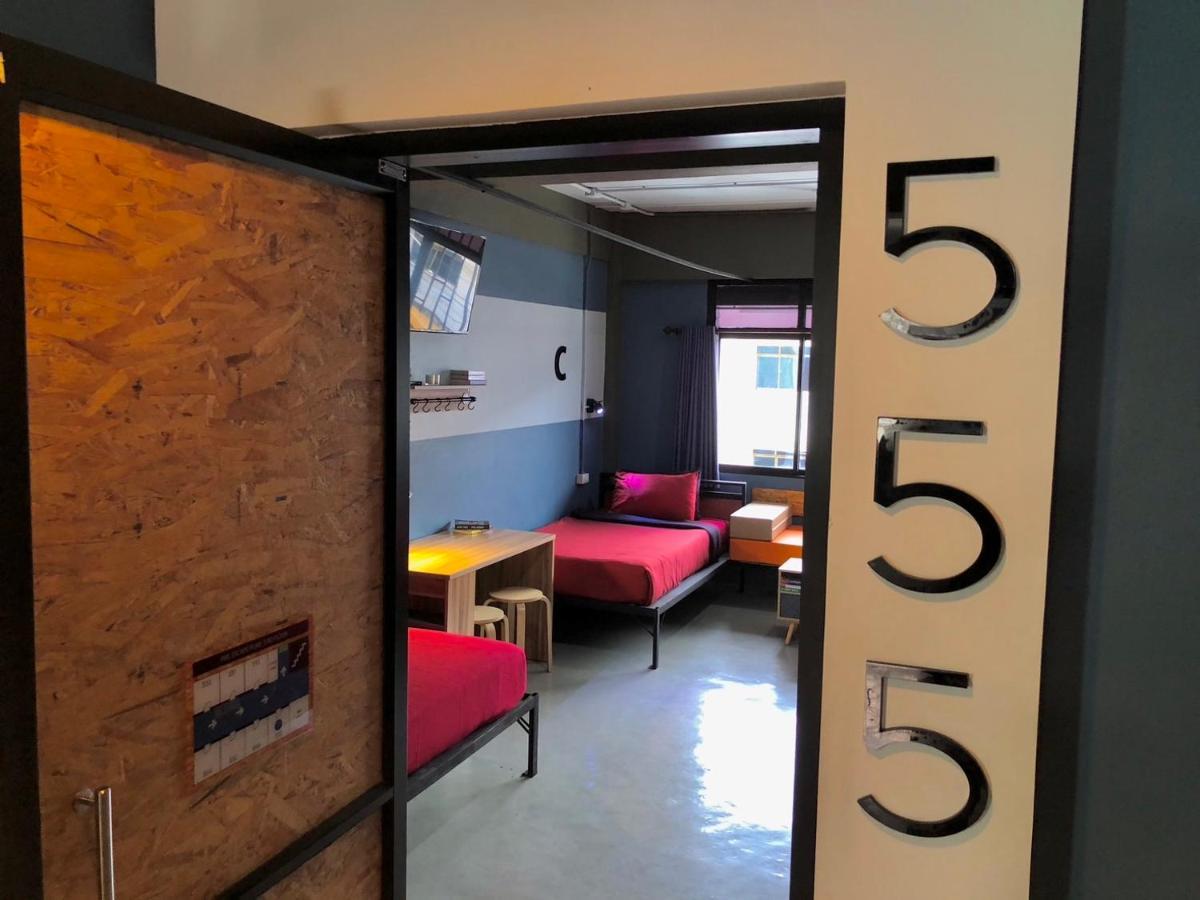 Amity Poshtel Vandrarhem Krabi town Exteriör bild