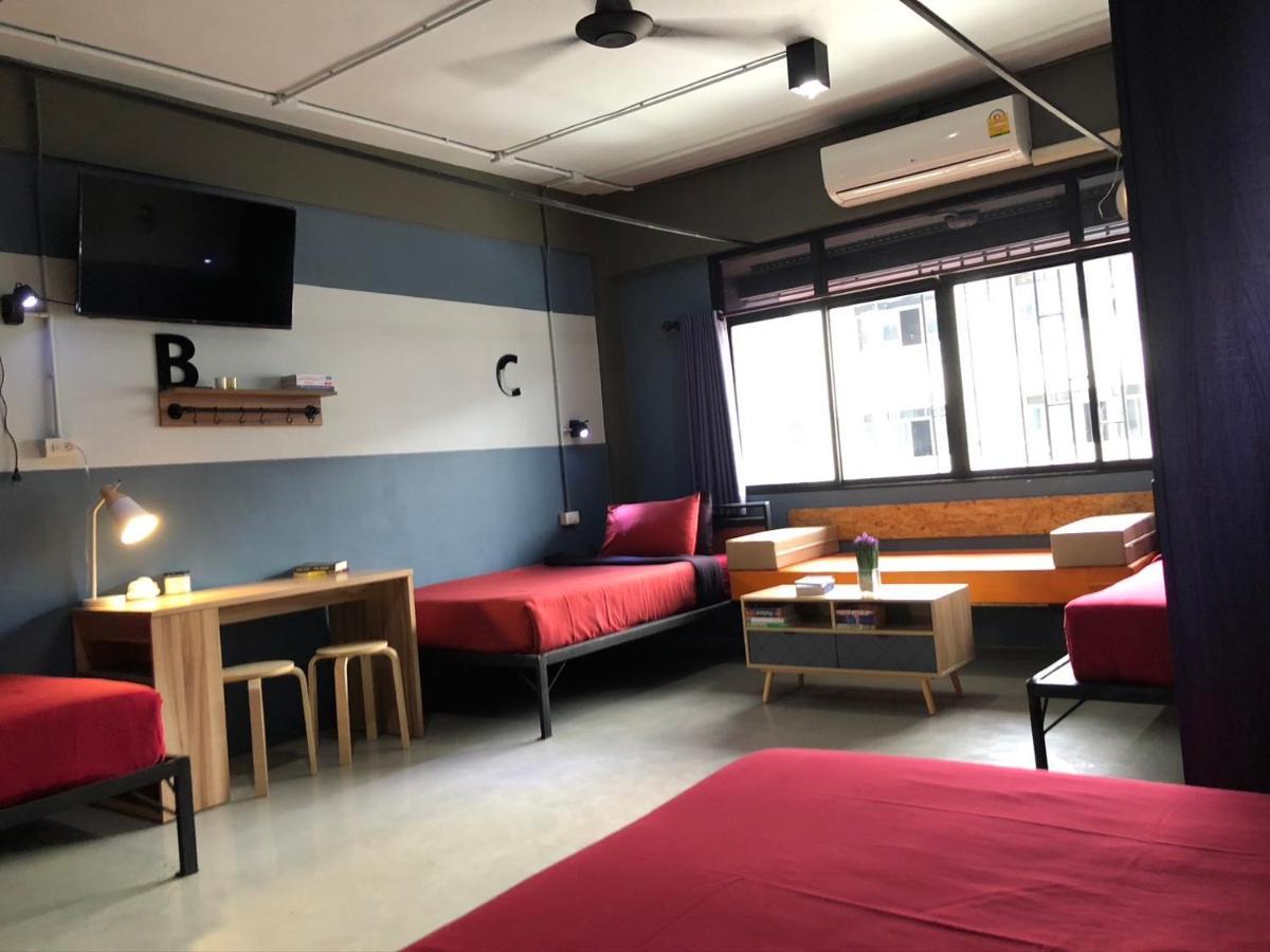 Amity Poshtel Vandrarhem Krabi town Exteriör bild