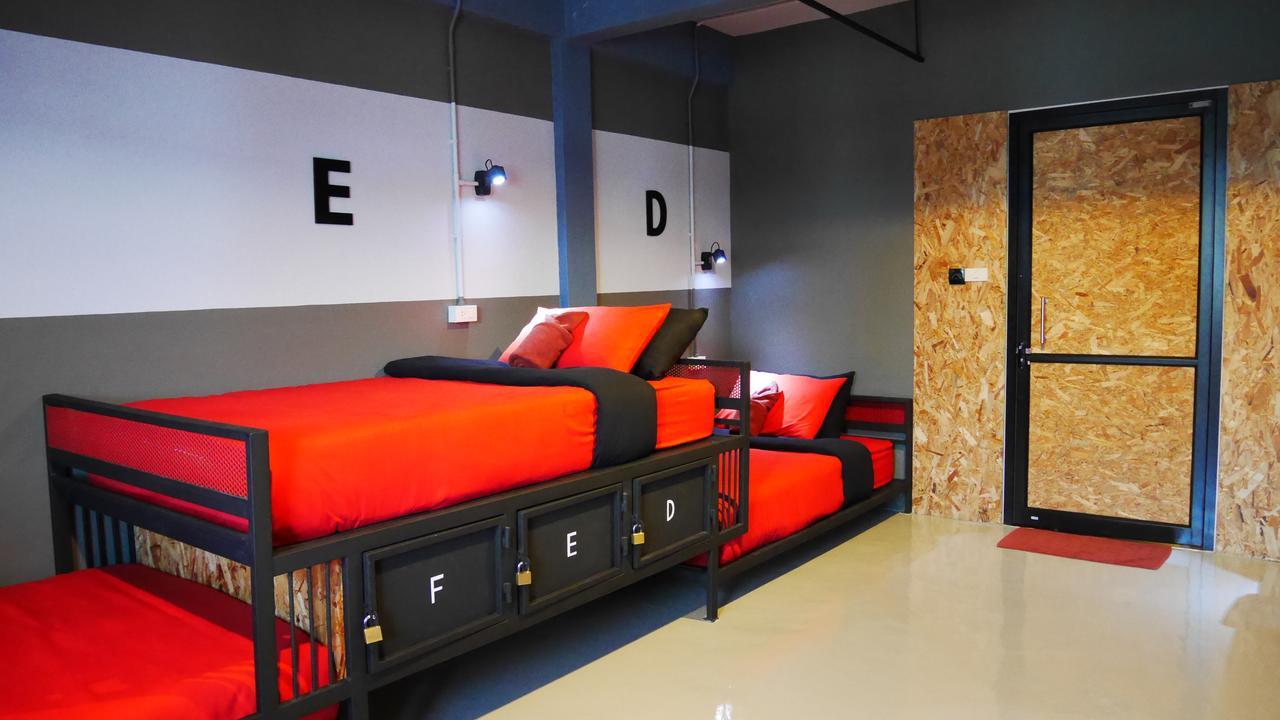 Amity Poshtel Vandrarhem Krabi town Exteriör bild