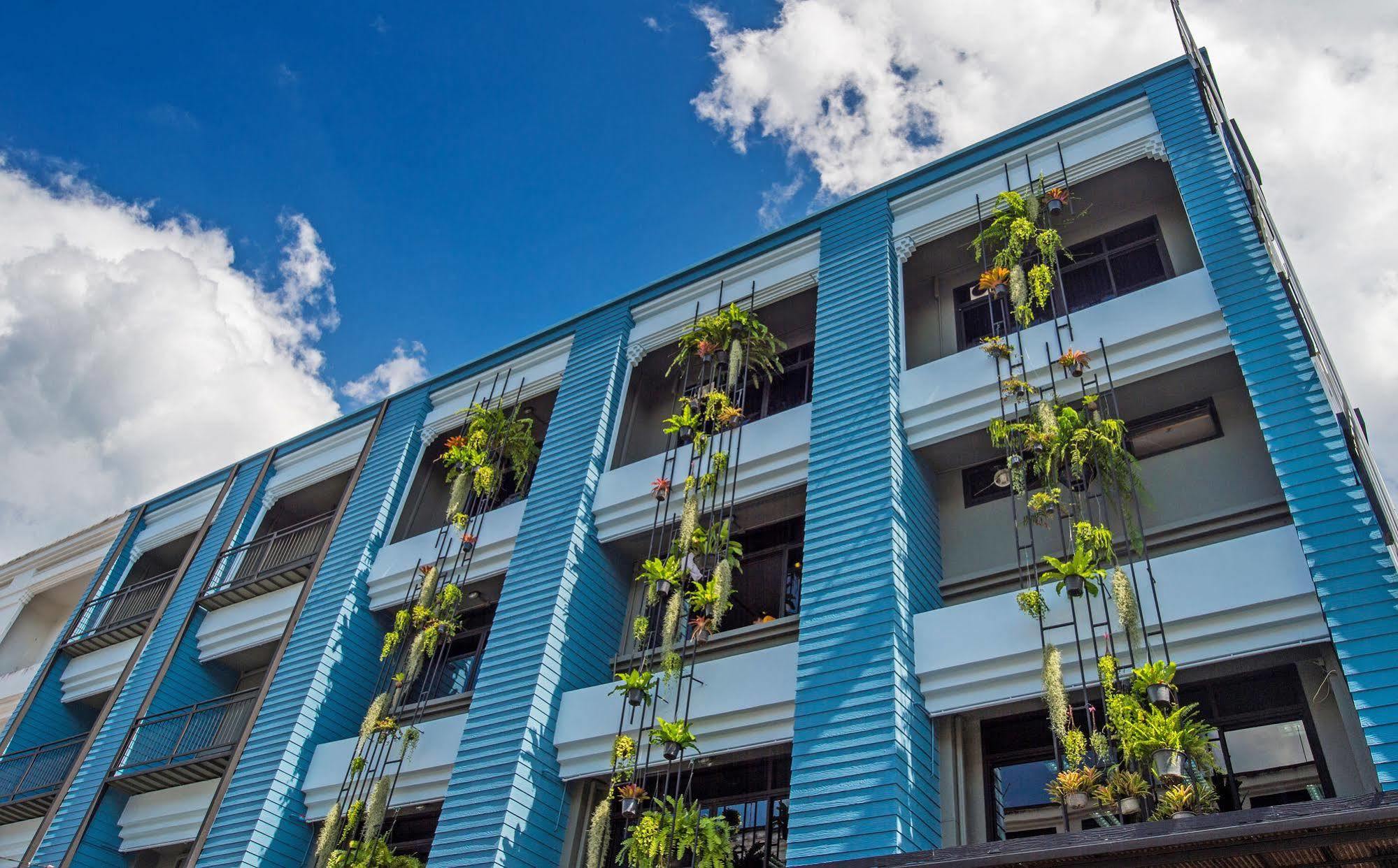 Amity Poshtel Vandrarhem Krabi town Exteriör bild
