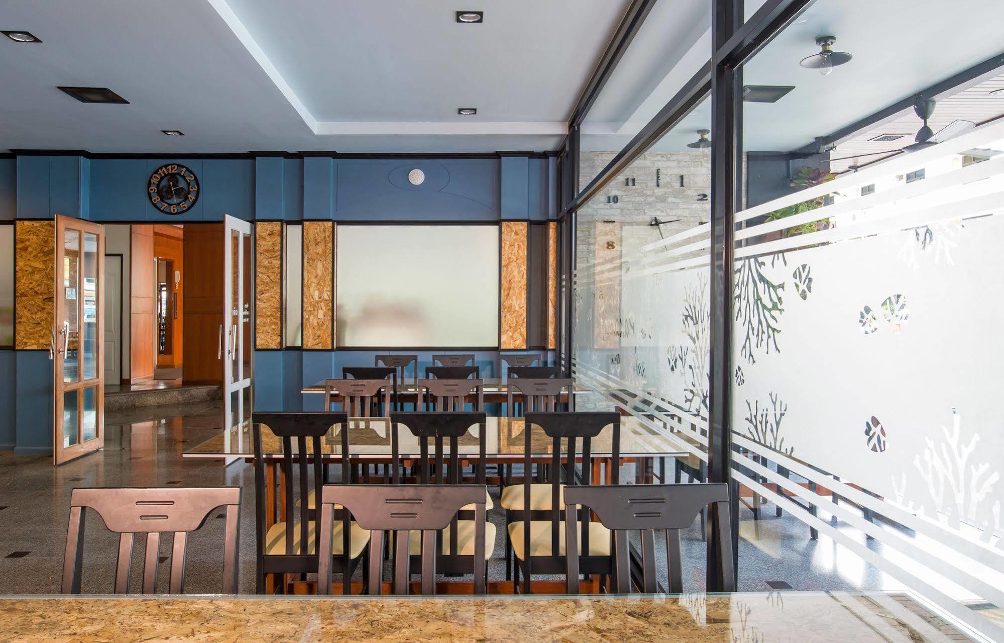 Amity Poshtel Vandrarhem Krabi town Exteriör bild
