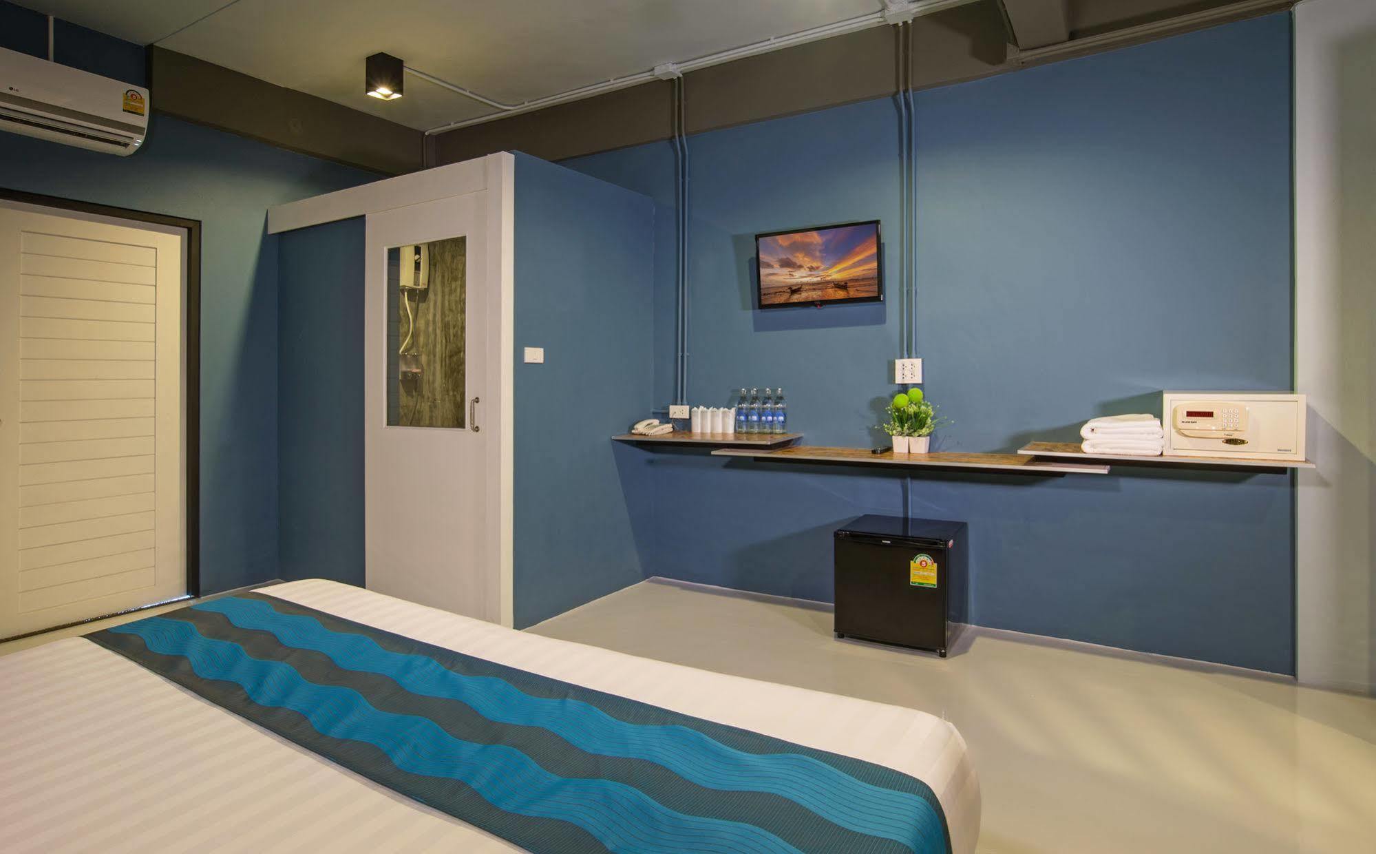 Amity Poshtel Vandrarhem Krabi town Exteriör bild