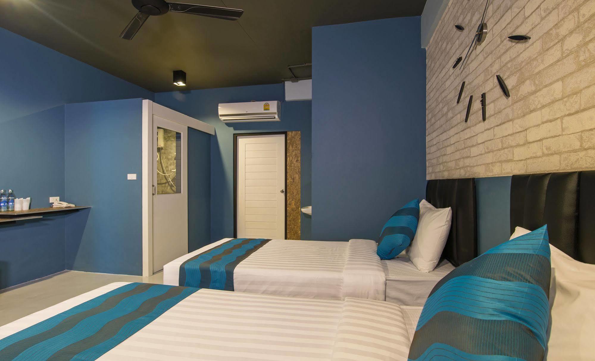 Amity Poshtel Vandrarhem Krabi town Exteriör bild